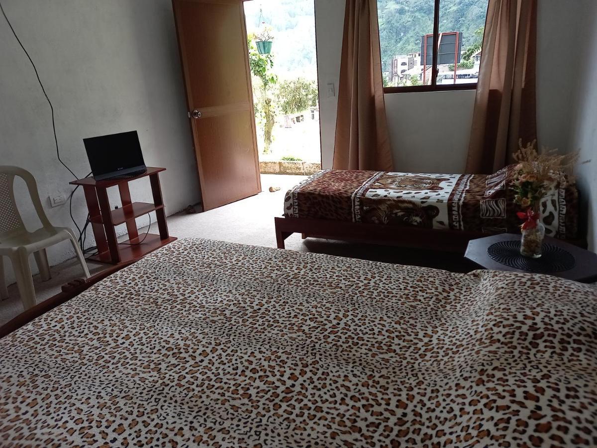 Montano Camping & Hostel Baños Kültér fotó
