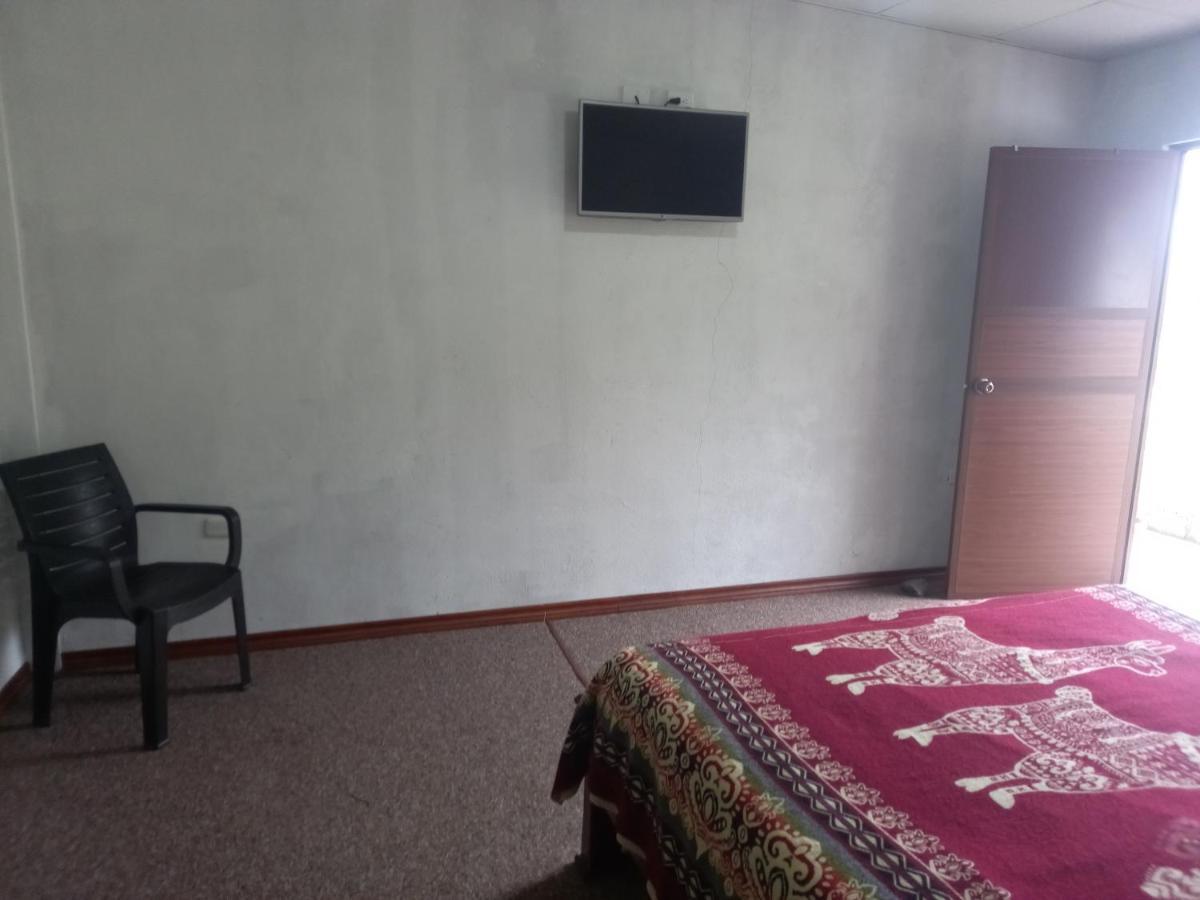 Montano Camping & Hostel Baños Kültér fotó